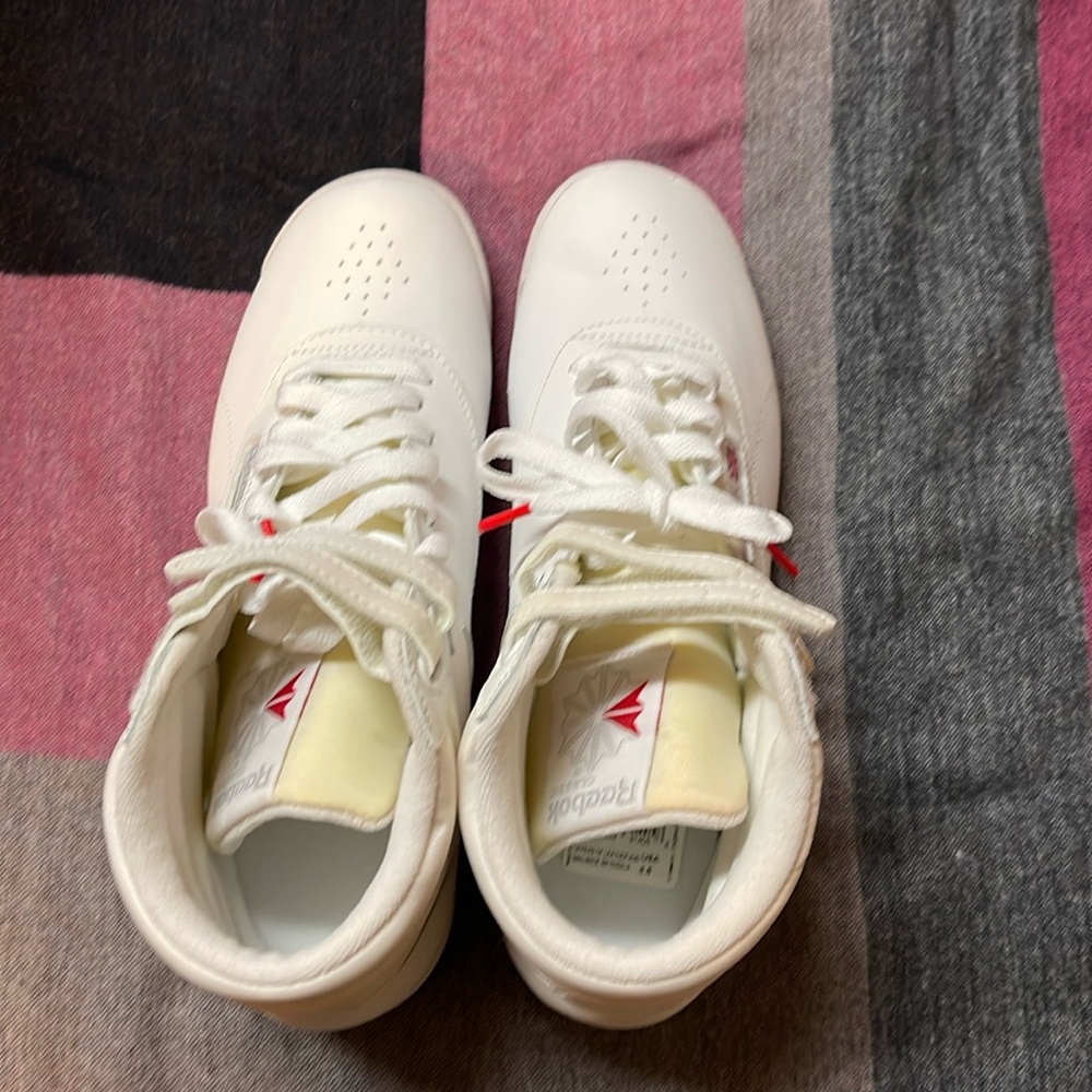 Reebok Hightop Women’s Classic White Sneakers Size 8 1/2.